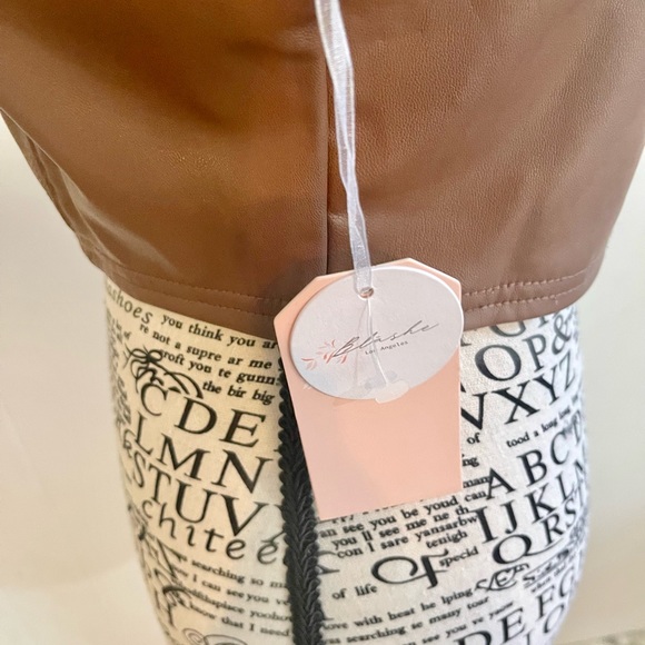 Ladies Faux leather - V-neck crop top with adjustable straps. Size M. - Picture 6 of 9